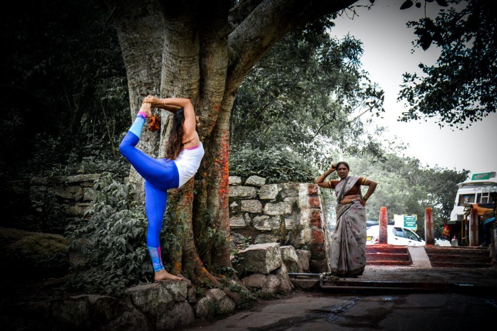 Imagem ilustrativa do texto "Yoga na Índia: a prática que vai dos retiros à ferramenta política" para o blog da Arimo.