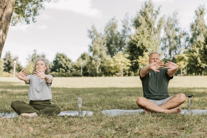 O que você precisa saber sobre yoga na terceira idade