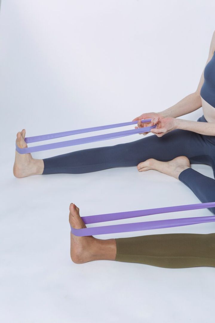 Invertidas do yoga: o que você precisa saber sobre essas posturas - Arimo