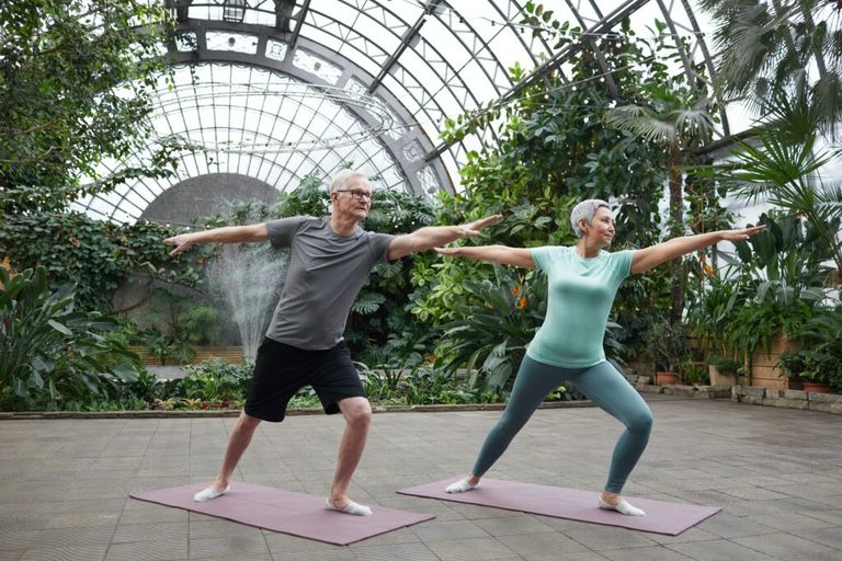 Por que a ioga alivia o envelhecimento - ISTOÉ Independente